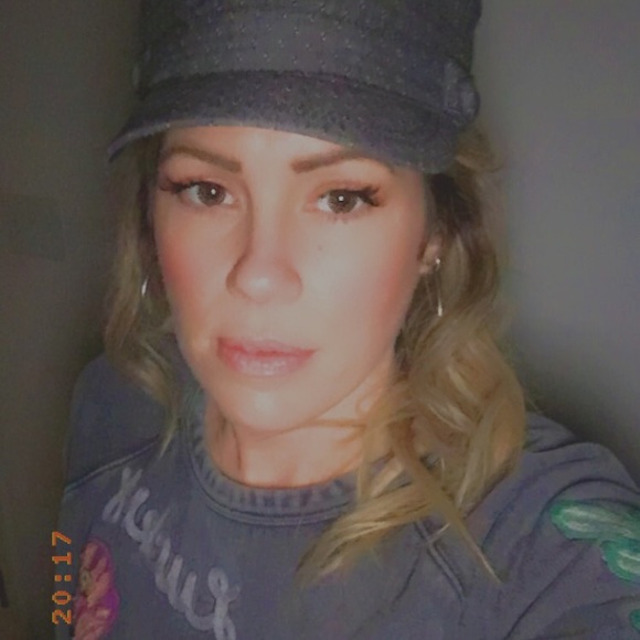 Meet your Posher, Megan - Picture 1 of 2